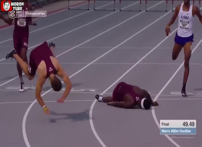 Video :United States - Athlete wins gold medal after incredible dive at the finish line